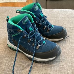 Cabelas Portia II Mid Women’s Hiking Boot